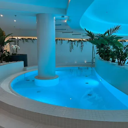 Miodowy W Hanza Tower -sauna&pool